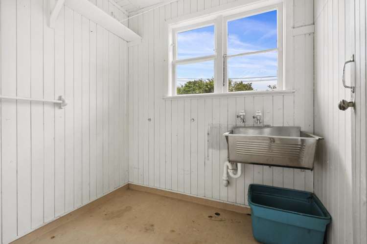 53 Hewer Crescent Naenae_11