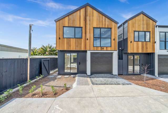 Elevate Your Lifestyle in Sought-After Half Mo...