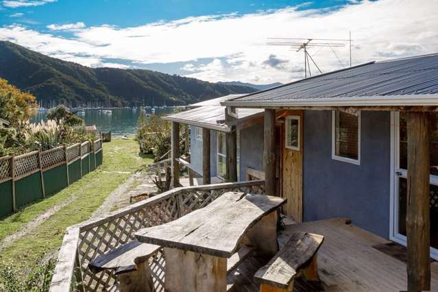 317 Waikawa Road Waikawa_1