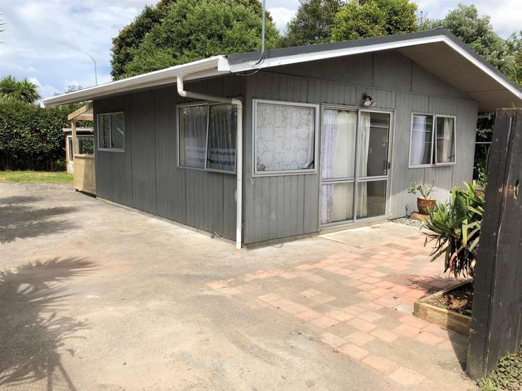 2/8 Keeling Road Henderson_1