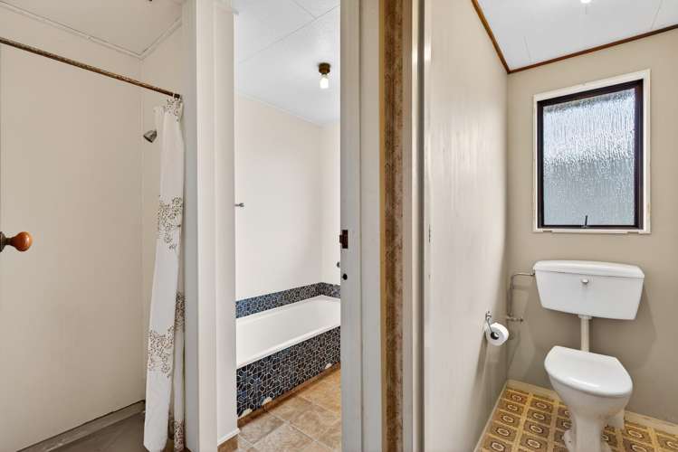 2A Read Crescent Clive_14