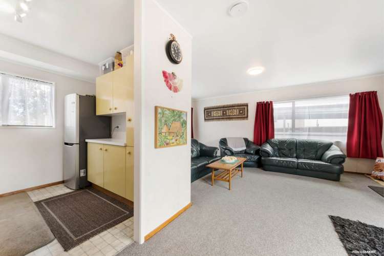 28 Selak Place Glen Eden_15