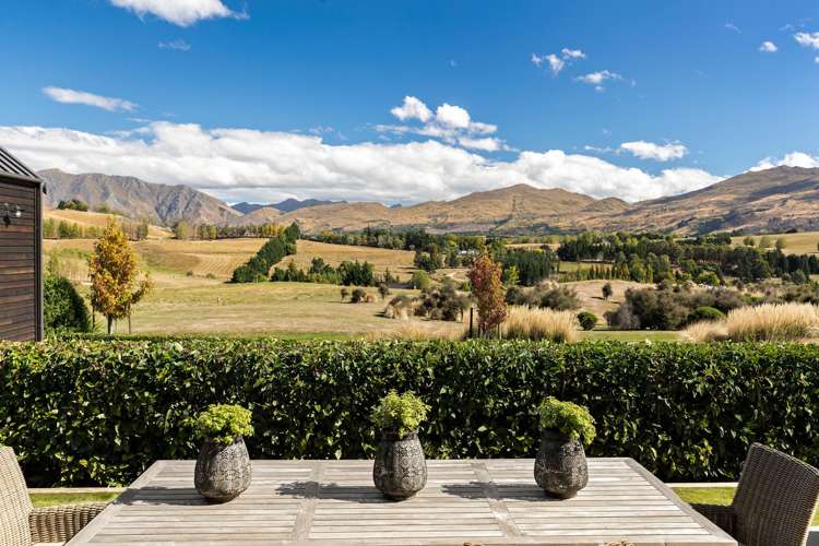 92 Threepwood Road Dalefield/Wakatipu Basin_34