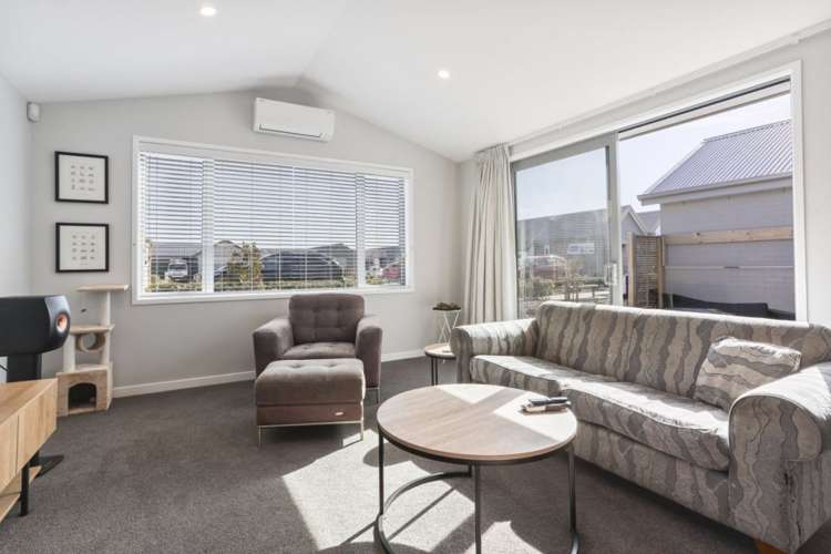 318/30 Bob Robertson Drive Woodend_6