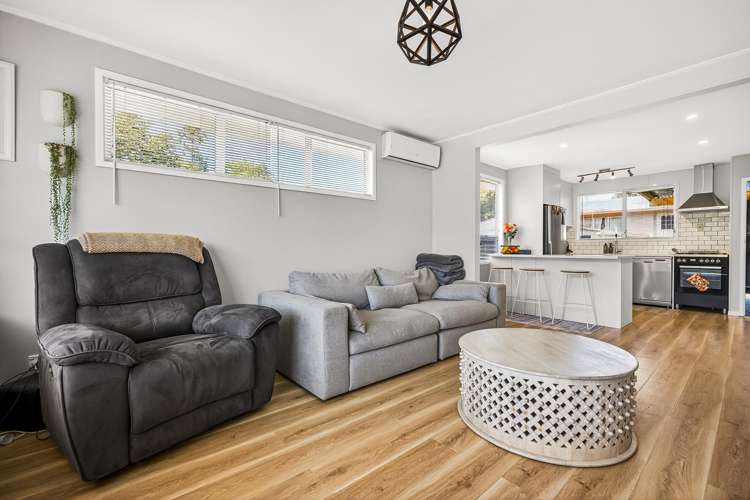 8 Camphora Place Ranui_6