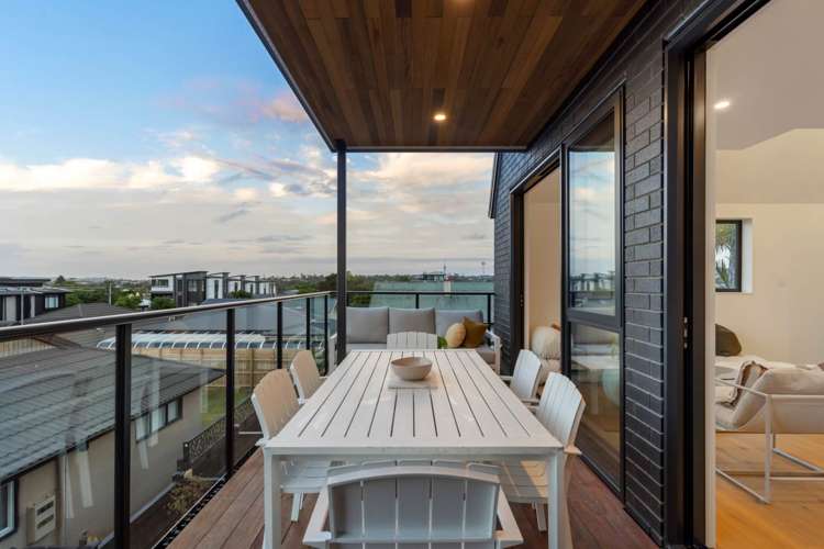 9&11 Huia Road Pt Chevalier_11