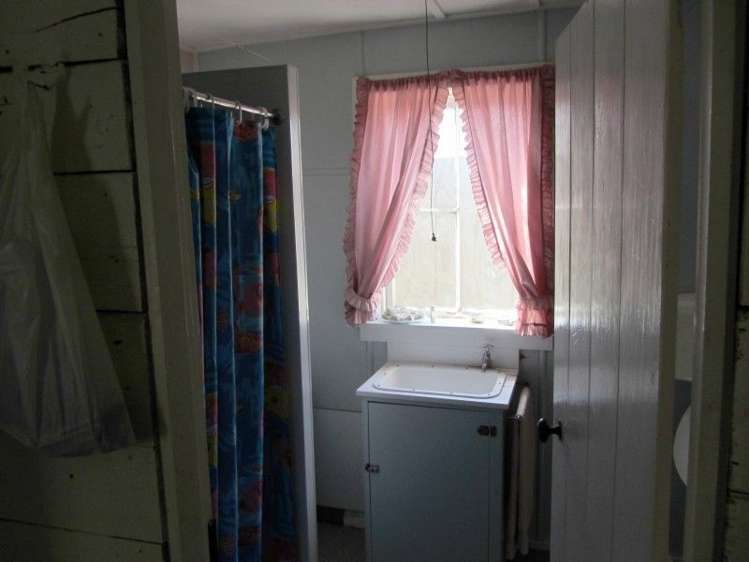 56 Akitio Esplanade Pongaroa_25