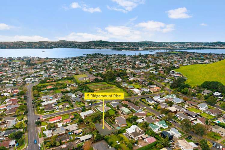 5 Ridgemount Rise Mangere Bridge_17