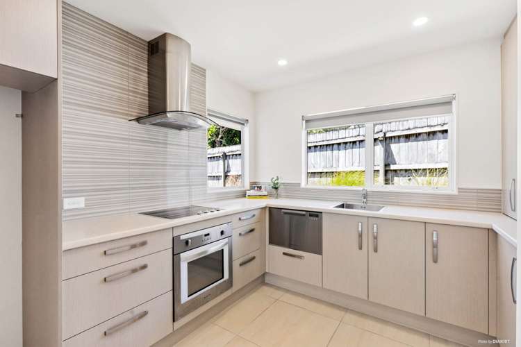 83 Fernhill Way Oteha_16