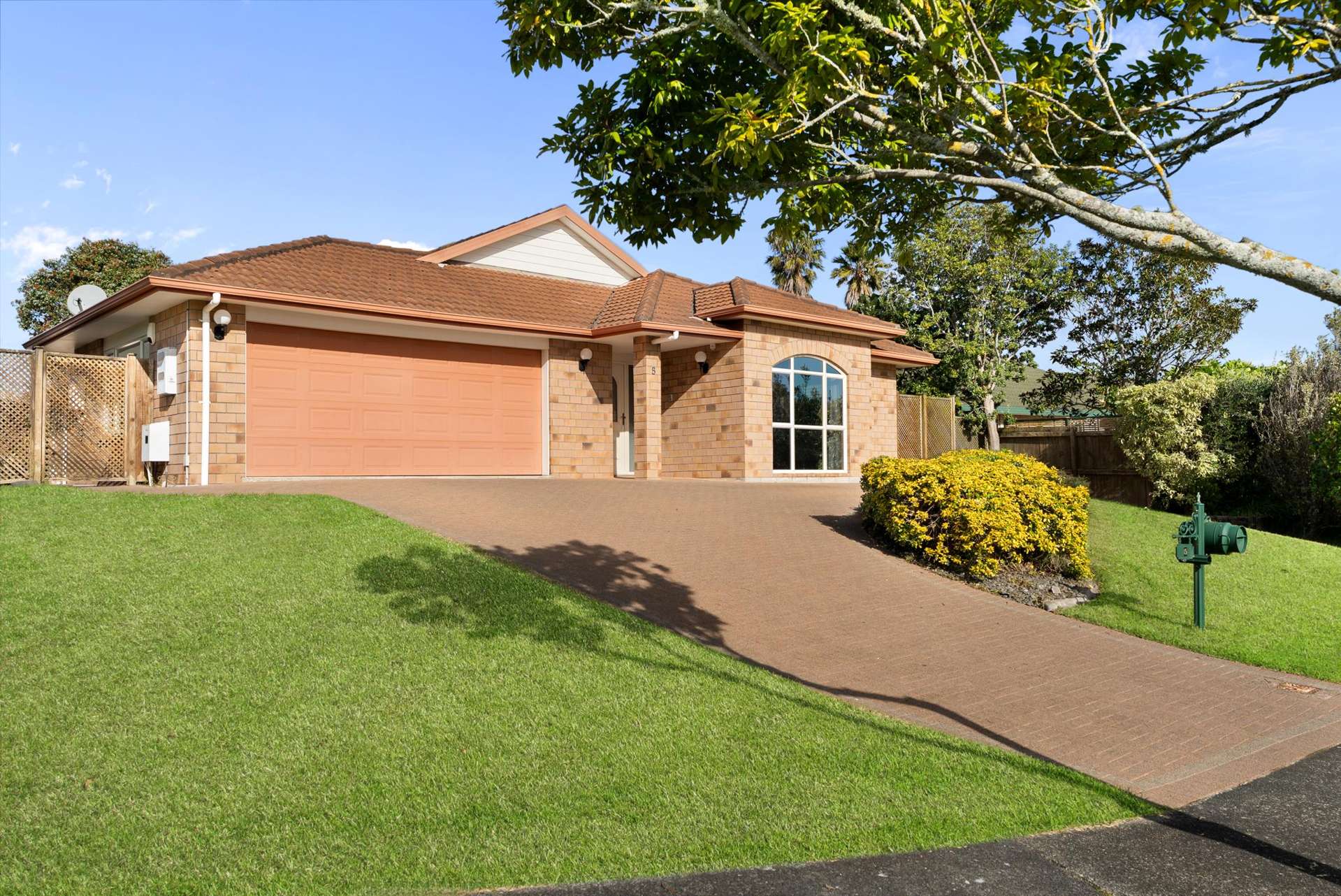 5 Castlehill Court Wattle Downs_0