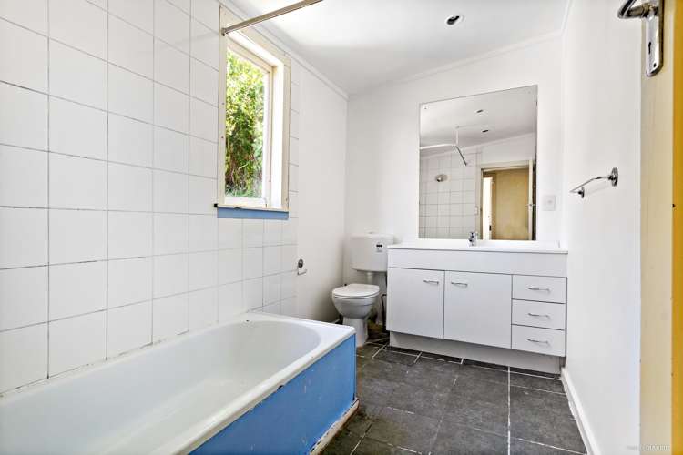 20 Rauhuia Crescent Parau_11