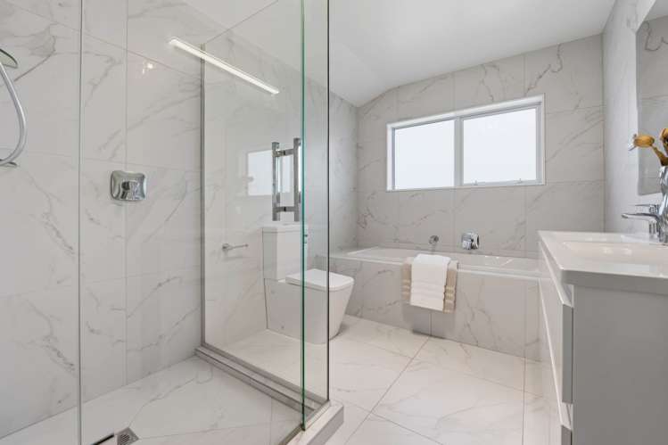 104 Admirals Court Drive Greenhithe_25