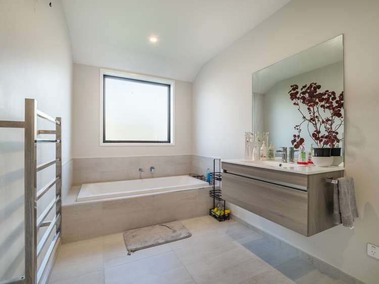 8 Cuddie Close East Taieri_12