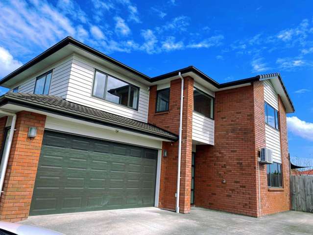 5 bedrooms and 3 Bathrooms in Blockhouse Bay