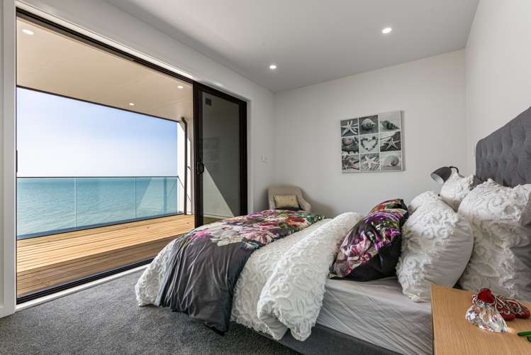 8a Crispe Road Clarks Beach_13