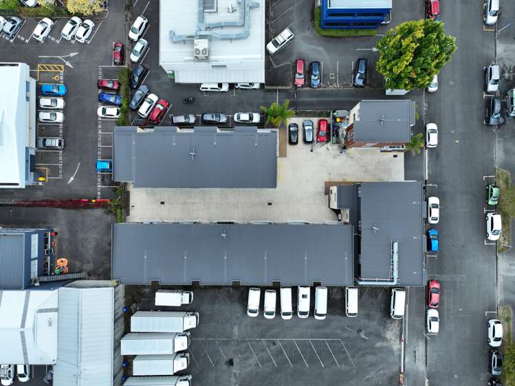 2/9 Vialou Street Hamilton Central_12