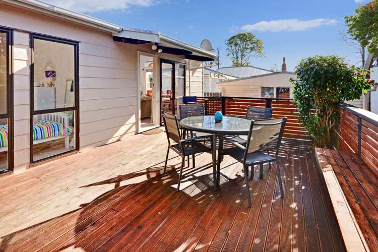 2/180 Henderson Valley Road Henderson_14