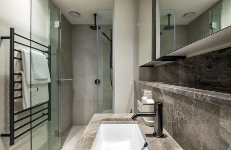 5102/10 Commerce Street 10015_6
