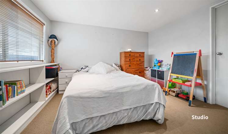 2/20a Downing Street Hoon Hay_8