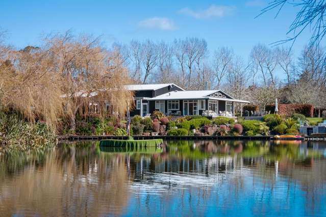 A FAMILY PLAYGROUND OR A COUNTRY SANCTUARY