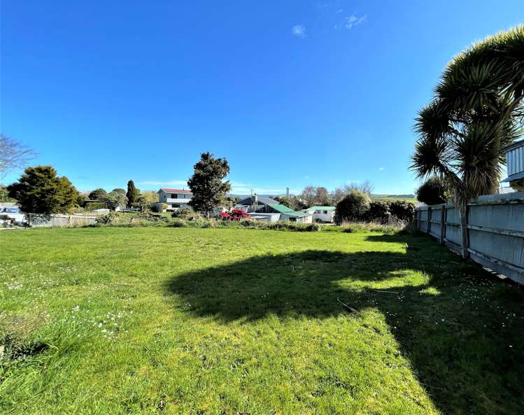 35 Main Road Owaka_15