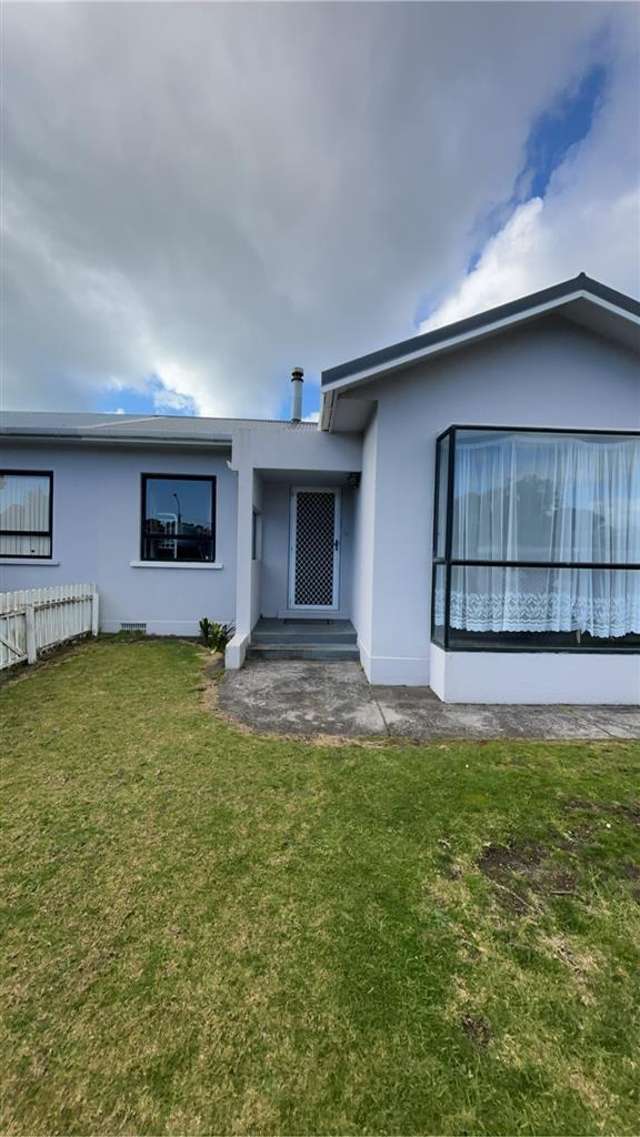 Beachside Living in Popular Moturoa