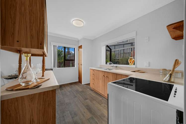 2/8 Millbrook Road Henderson_7