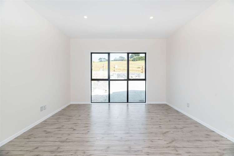 8 Myra G Place Stanmore Bay_16