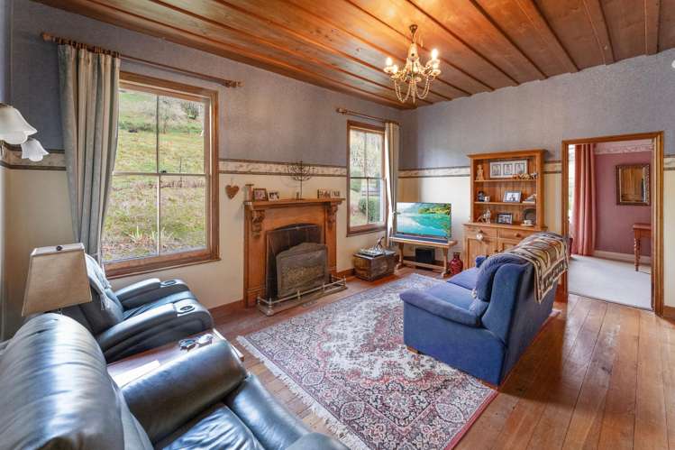 121 Pretty Bridge Valley Road Wakefield_10