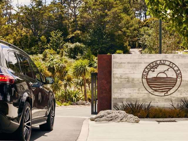 Harbourfront Prestige on Pararekau Island