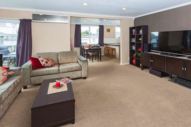 8 De Thiery Place Pakuranga Heights_2