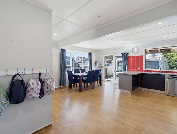 1222 Norfolk Crescent Mayfair_15
