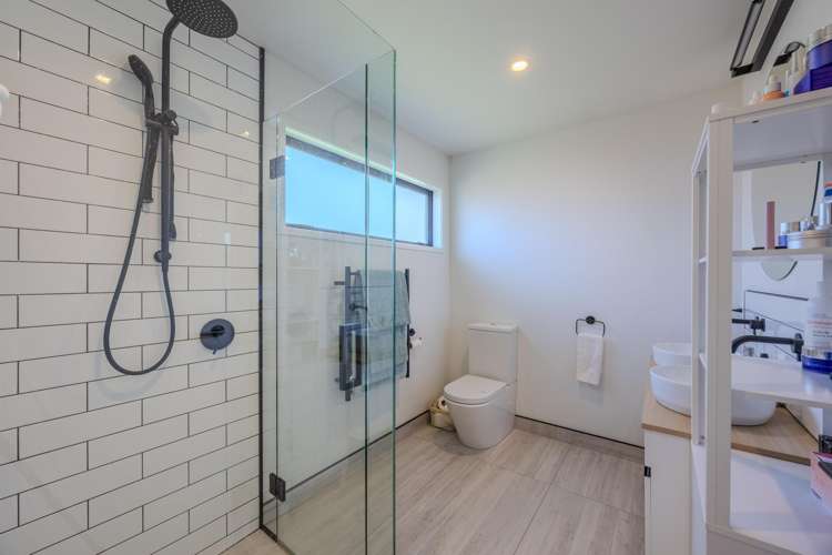 7 Hebbard Court Albert Town_14