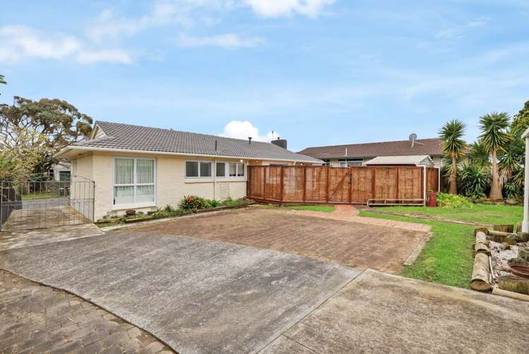 16 Booralee Avenue Botany Downs_13