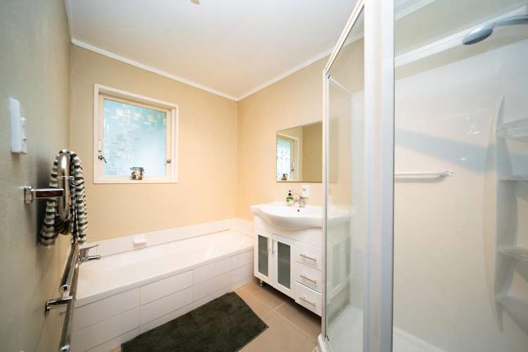 12 Newnham Court Tawa_18