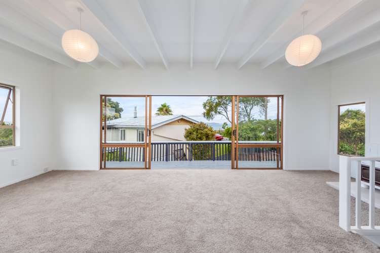 17 Piccadilly Circus Snells Beach_23