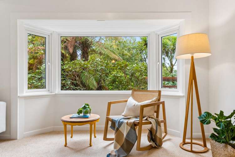 562 Scenic Drive Waiatarua_10