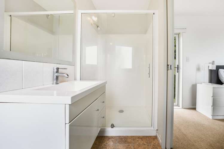 1A Highgrove Lane Totara Vale_8