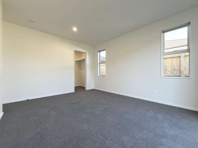 9 Accadia Drive 11103_13