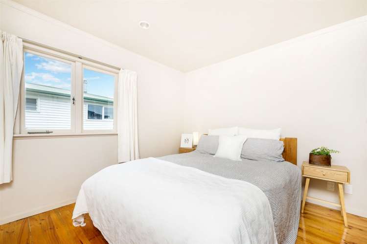 669 Beach Road Rothesay Bay_10