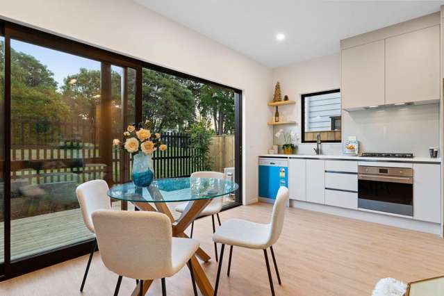 2/30A Tirimoana Road 1802_2