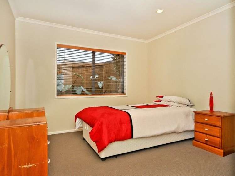 92 Farnborough Drive Grandview Heights_17