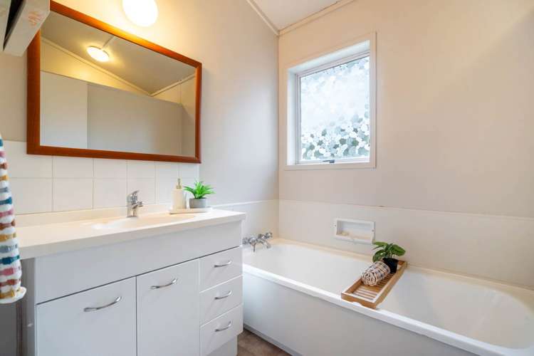 2/970 Beach Road Torbay_14