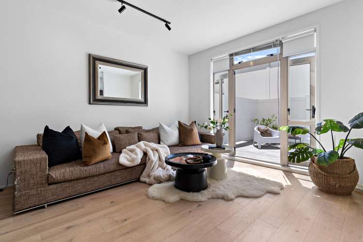 7/2 Upper Queen Street Newton_5