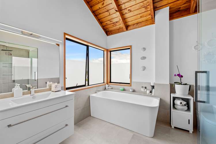 57 Albatross Road Red Beach_21