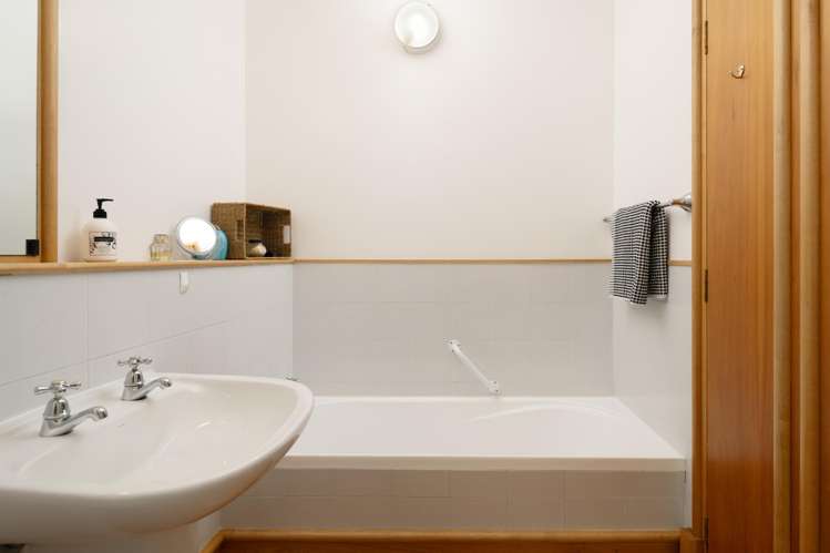 19 Tara Bay Road Te Mahia_14