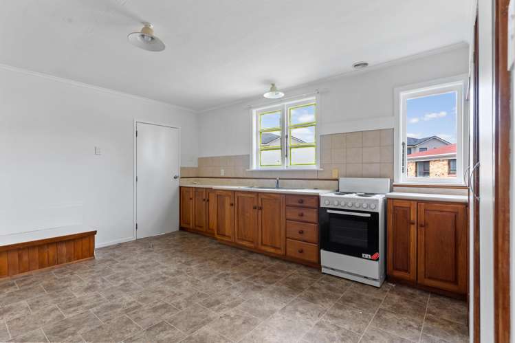 62 Beach Road Pahurehure_8