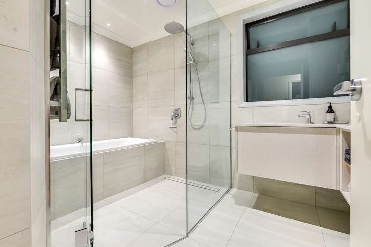 145 Lake Crescent Hamilton Lake_16