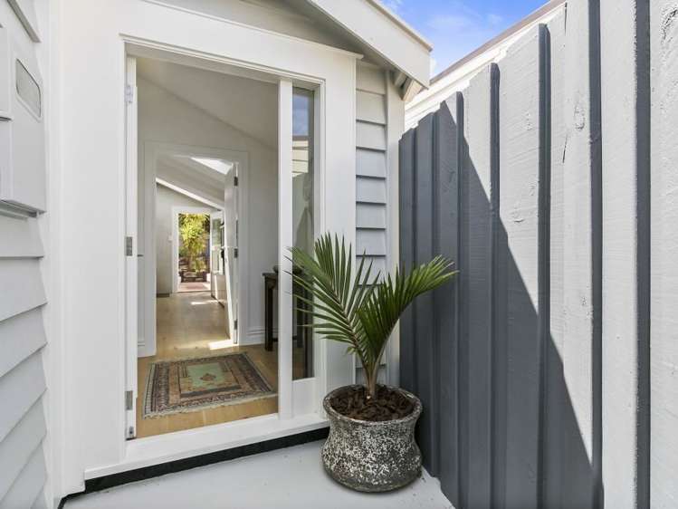 68a Lyall Parade Lyall Bay_17