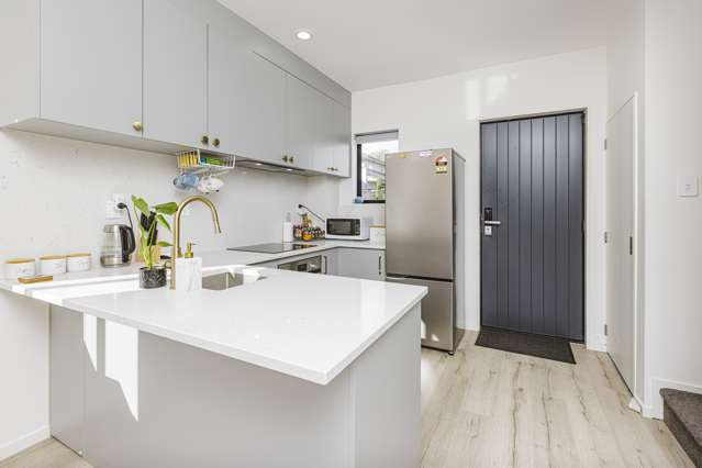 1/77 Glenmore Road Sunnyhills_2